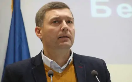 Zelenović: Vučić nudi hleba i igara!