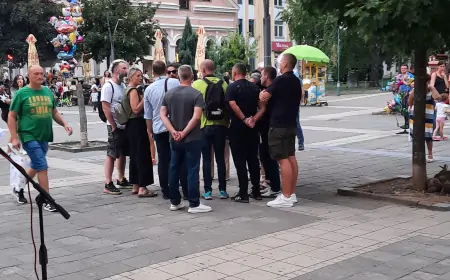 Deveti protest u Šapcu obeležio manji incident