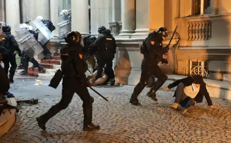 YUCOM: Nesrazmerna upotreba sile prema građanima na protestu ispred Skupštine grada Beograda