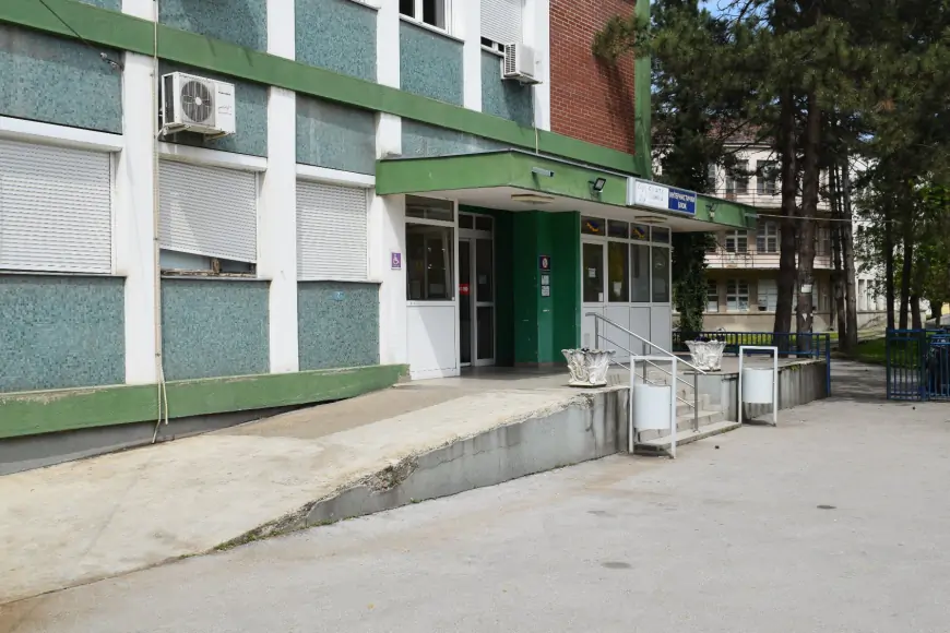 Urgentni: Devetoro povređeno u tučama, petoro u saobraćajnim nesrećama