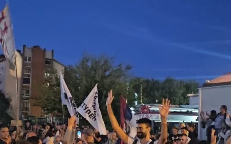 Sinoć protest ispred „Pinki“ centra u Sremskoj Mitrovici
