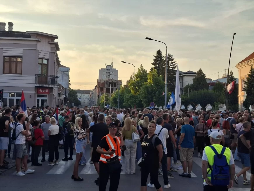 Šabac: Dva paralelna skupa, studenti i građani proglasili pobedu na raskrsnici
