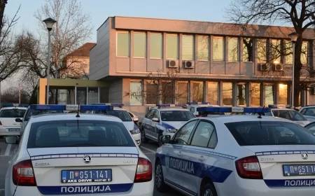 Tragedija kod Koceljeve: Stariji vozač poginuo kada je automobil podleteo pod kamion