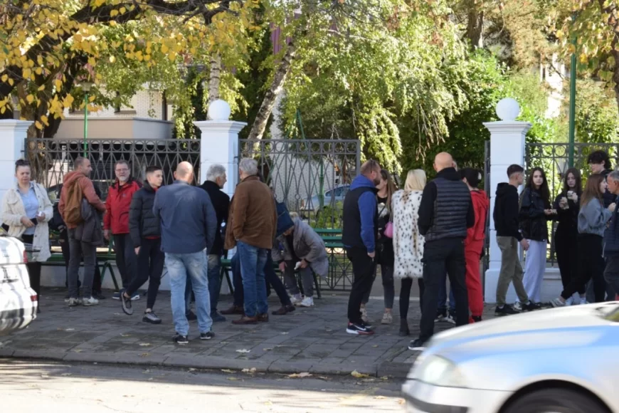 Drugi dan blokade šabačkih škola – učenici istrajni, građani dežuraju