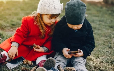 DANSKA UVODI ZABRANU DRUŠTVENIH MREŽA ZA MLAĐE OD 15 GODINA: ZAŠTITA DECE ILI PRETERAN POTEZ?