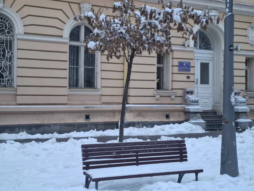 Veoma hladno jutro uz jak mraz, krajem dana moguć slab sneg i poledica