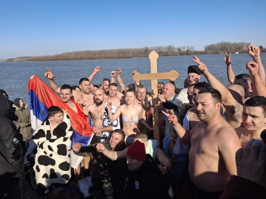 Bogojavljensko plivanje okupilo 70 učesnika u Šapcu