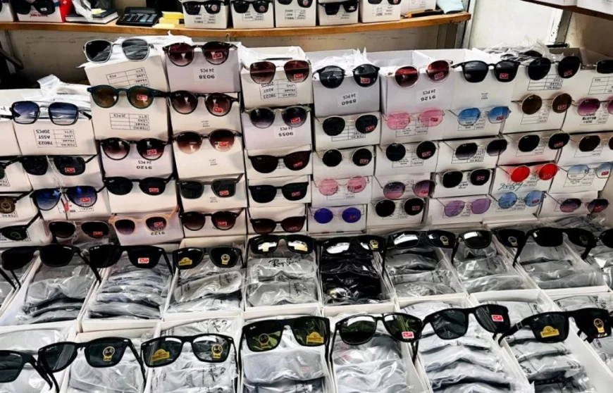 Policija u Šapcu i Pančevu uhapsila lica osumnjičena za nedozvoljenu trgovinu - Zaplenjene hiljade falsifikovanih naočara i obuće