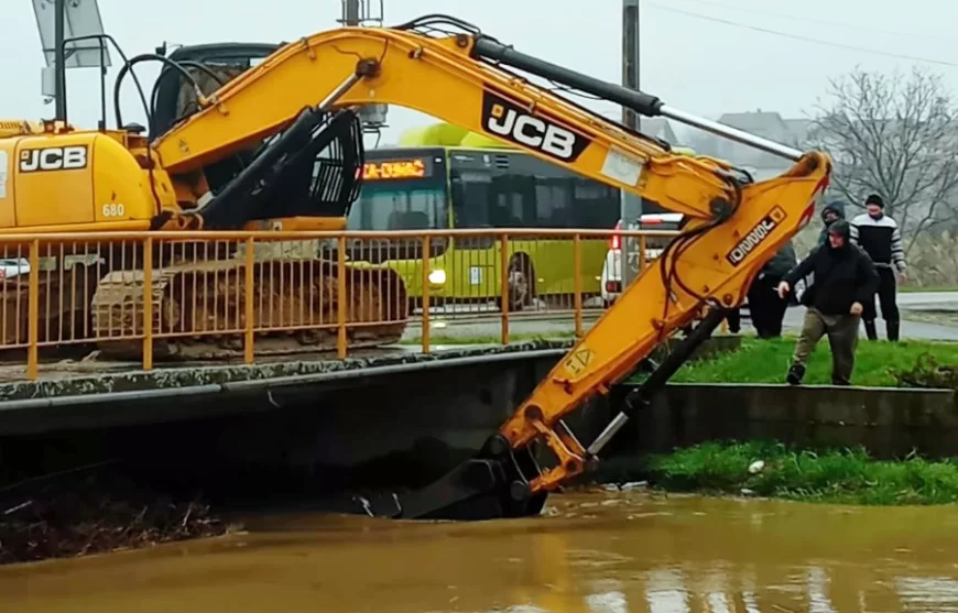 Devet domaćinstava odsečeno u Beloj Reci, na Cerskom obodnom kanalu uvedena vanredna odbrana od poplava!