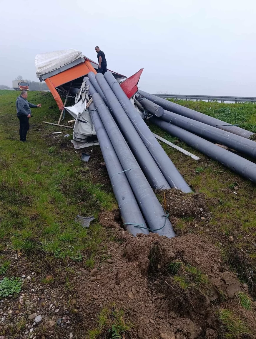 Dva udesa u istom danu: Incidenti na pružnom prelazu i brzoj saobraćajnici u Zminjaku