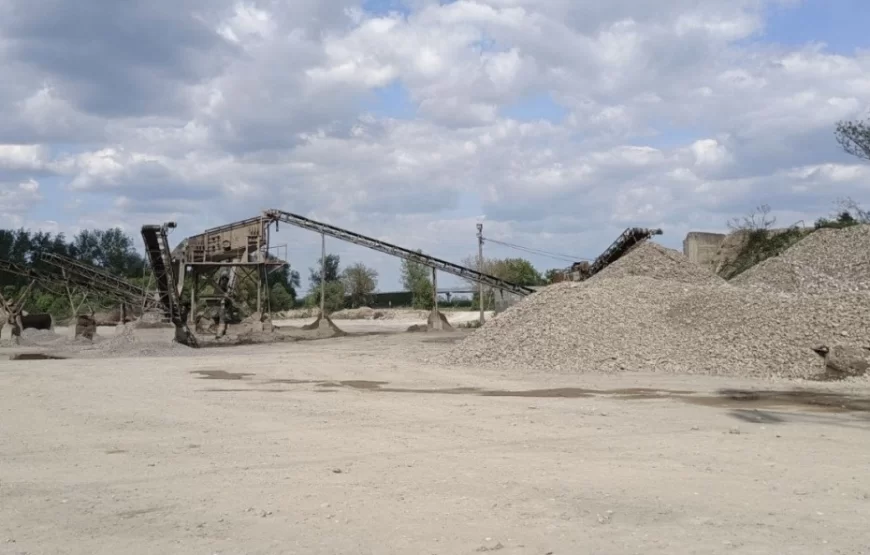 Uhapšen u Lešnici zbog sumnje da je nelegalno vadio šljunak iz Drine i Jadra