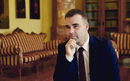 Mitrašinović: Ovo su teme, a ne Alisa u “zemlji luda”