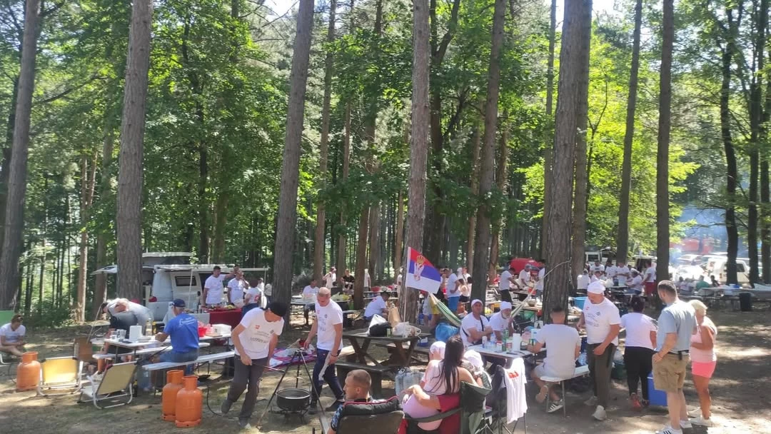 Više od 300 takmičara na Gulašijadi na Ceru: Najbolji majstori kotlića u borbi za pobednički pehar