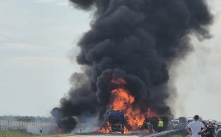 HOROR NA AUTO-PUTU! Sudarila se dva kamiona, vozila u plamenu – čuju se eksplozije