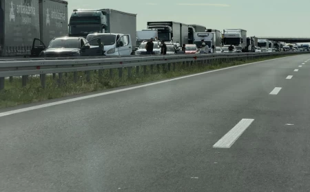 KILOMETARSKE KOLONE NA AUTO-PUTU! Nakon sudara dva kamiona saobraćaj otežan, vozači preusmereni na alternativne pravce