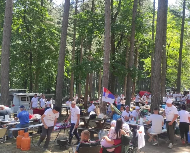 Više od 300 takmičara na Gulašijadi na Ceru: Najbolji majstori kotlića u borbi za pobednički pehar