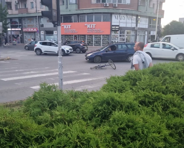 Oboren biciklista kod Lidla u Šapcu, policija na terenu