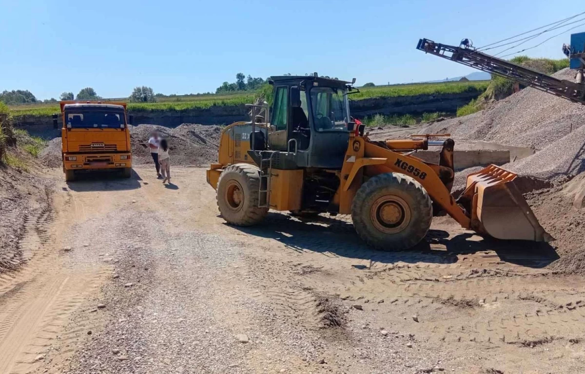 UHAPŠENE TRI OSOBE KOD ŠAPCA: Uprkos zabrani nelegalno vadili pesak i šljunak, oštetili životnu sredinu i radili bez dozvola
