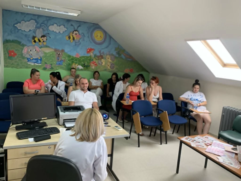 Promocijom dojenja i edukacijom trudnica obeležena Svetska nedelja dojenja u Šapcu