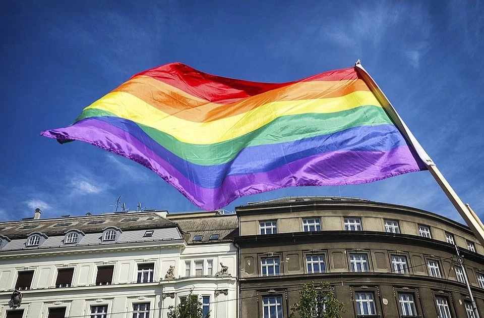 „Srbija je sekularna država“: „Da se zna“ traži bezbedno održavanje Prajd karavana u Šapcu i Loznici