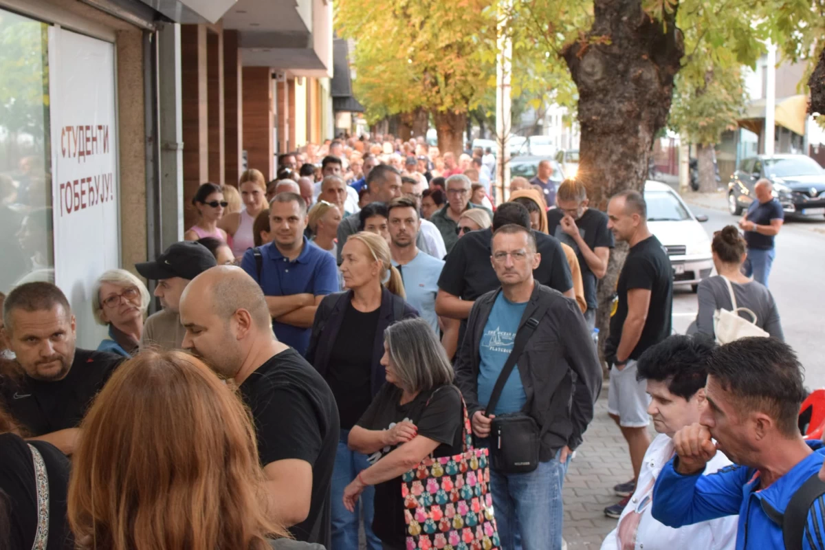 Studenti i danas prikupljaju potpise podrške, red i ovog jutra dug