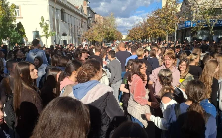 Slavlje zbog pobede Studentske liste ispred Šabačke gimnazije: Kolo na ulici, saobraćaj nakratko zaustavljen!