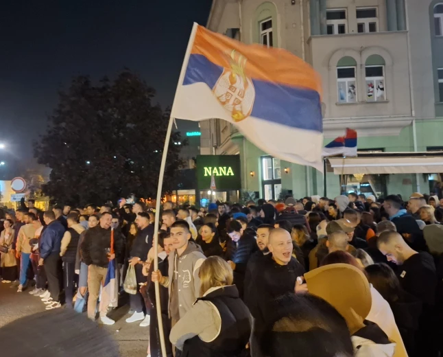 Slavlje na ulicama Šapca nakon izborne pobede Studentske liste: Igralo se kolo, odjekivalo „Pumpaj“
